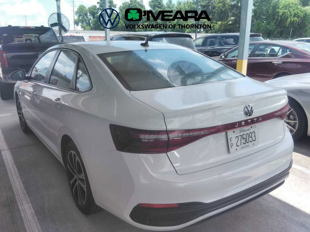 Used 2025 Volkswagen Jetta Sport FWD image 3