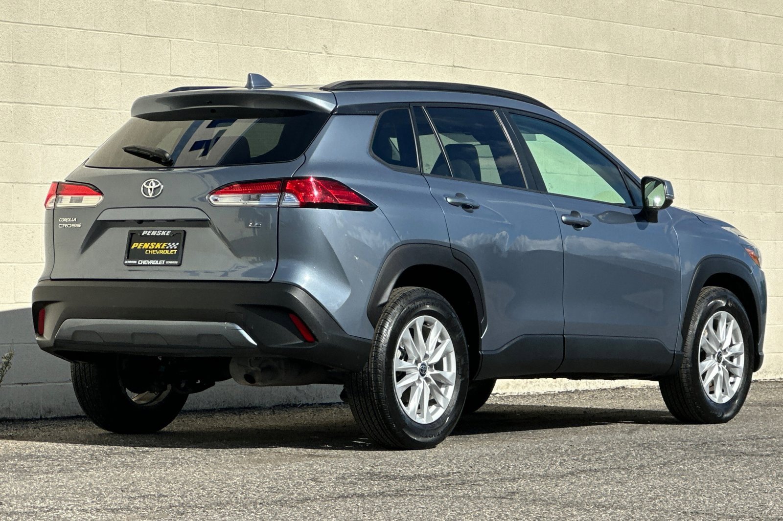 Used 2022 Toyota Corolla Cross LE image 4