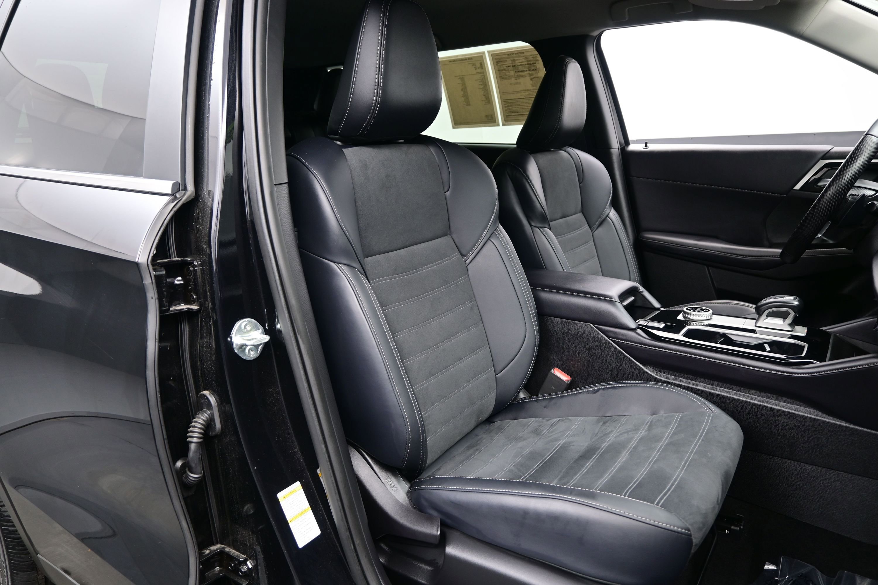 Used 2025 Mitsubishi Outlander SE AWD/4WD image 14