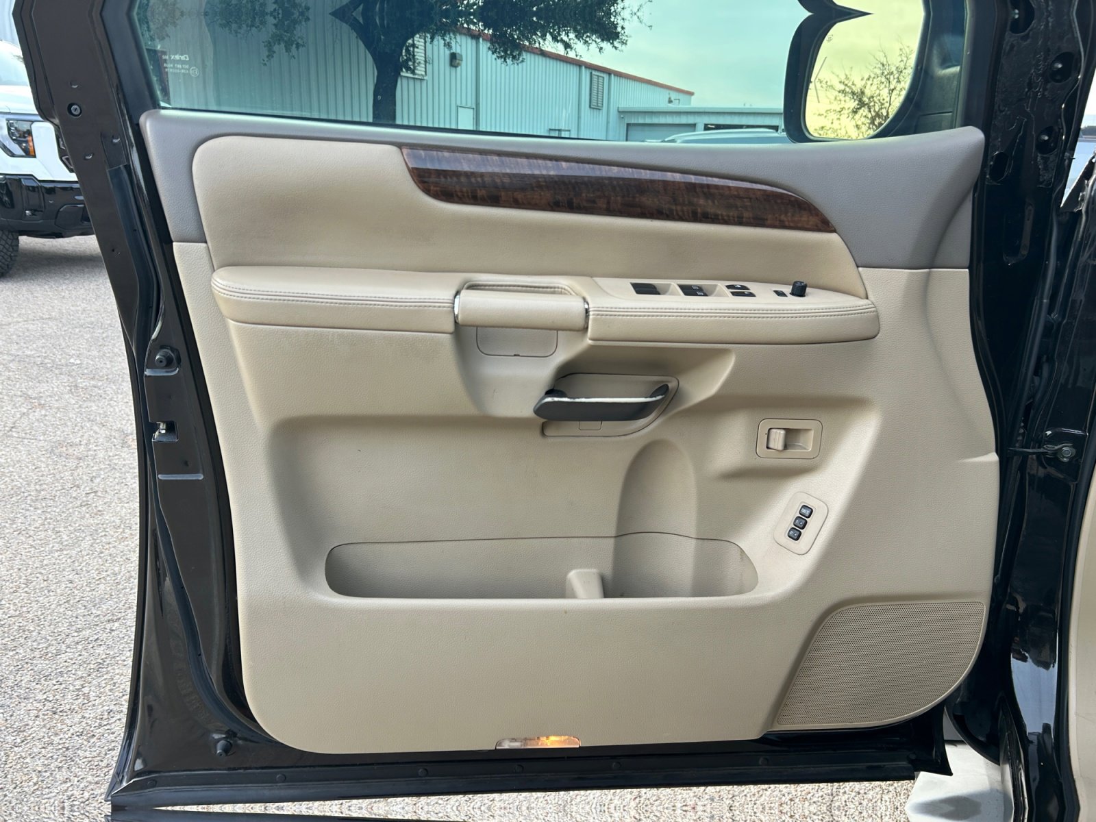 Used 2012 Nissan Armada Platinum image 26