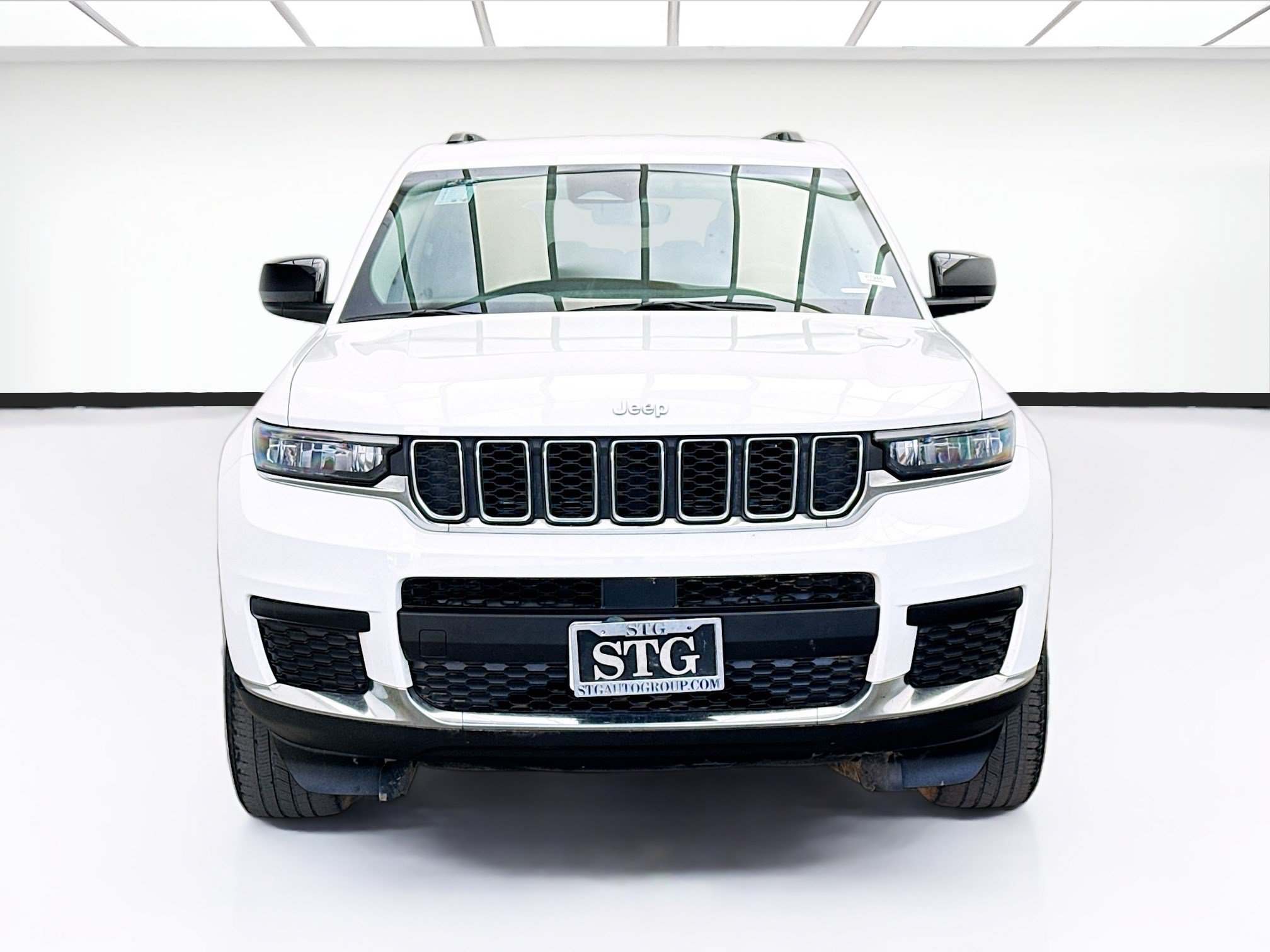 Used 2023 Jeep Grand Cherokee L Laredo AWD/4WD image 2