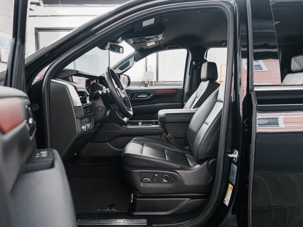 Used 2025 GMC Yukon XL Denali image 27