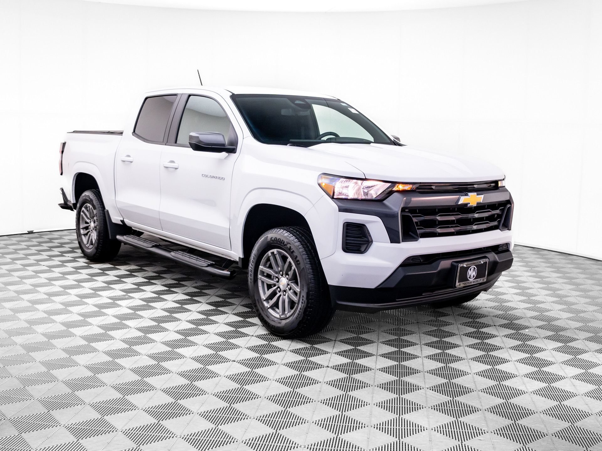 Used 2024 Chevrolet Colorado LT RWD image 8