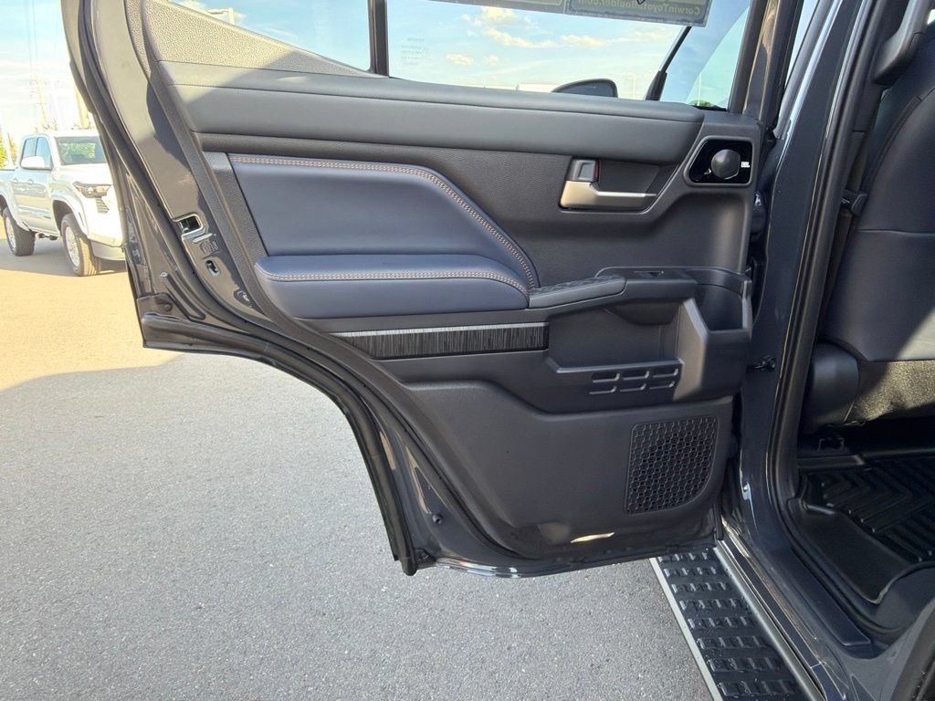 Used 2025 Toyota 4Runner Platinum AWD/4WD image 18
