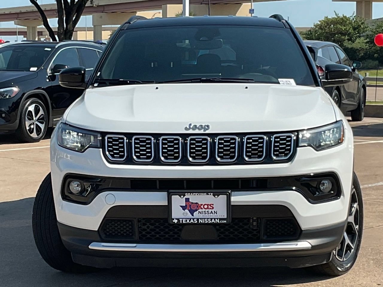 Used 2025 Jeep Compass Limited AWD/4WD image 2