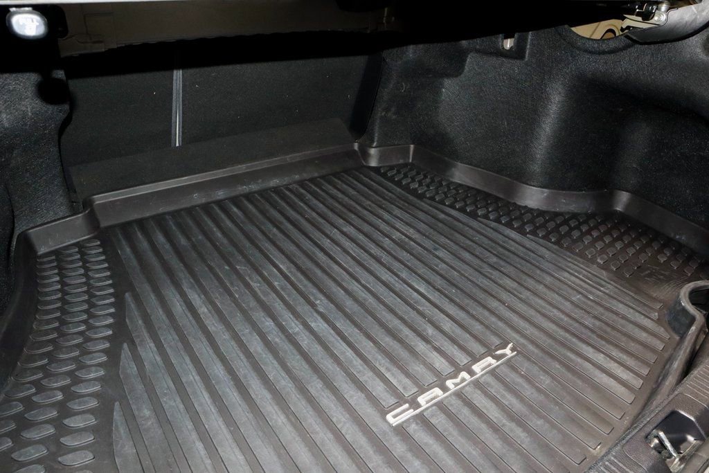 Used 2018 Toyota Camry SE image 15