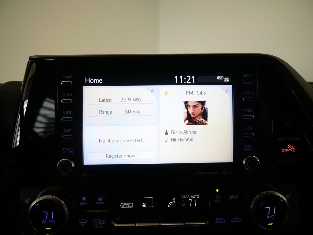 Used 2022 Toyota Highlander XLE AWD/4WD image 21