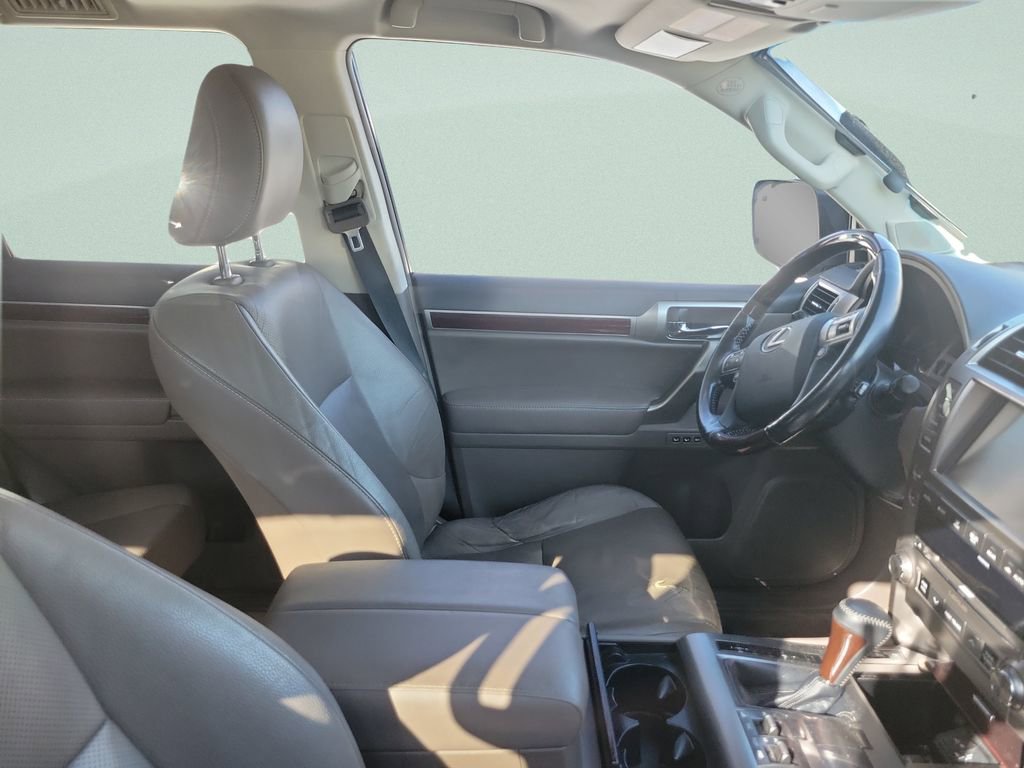 Used 2018 Lexus GX 460 Premium w/ Premium Package image 6