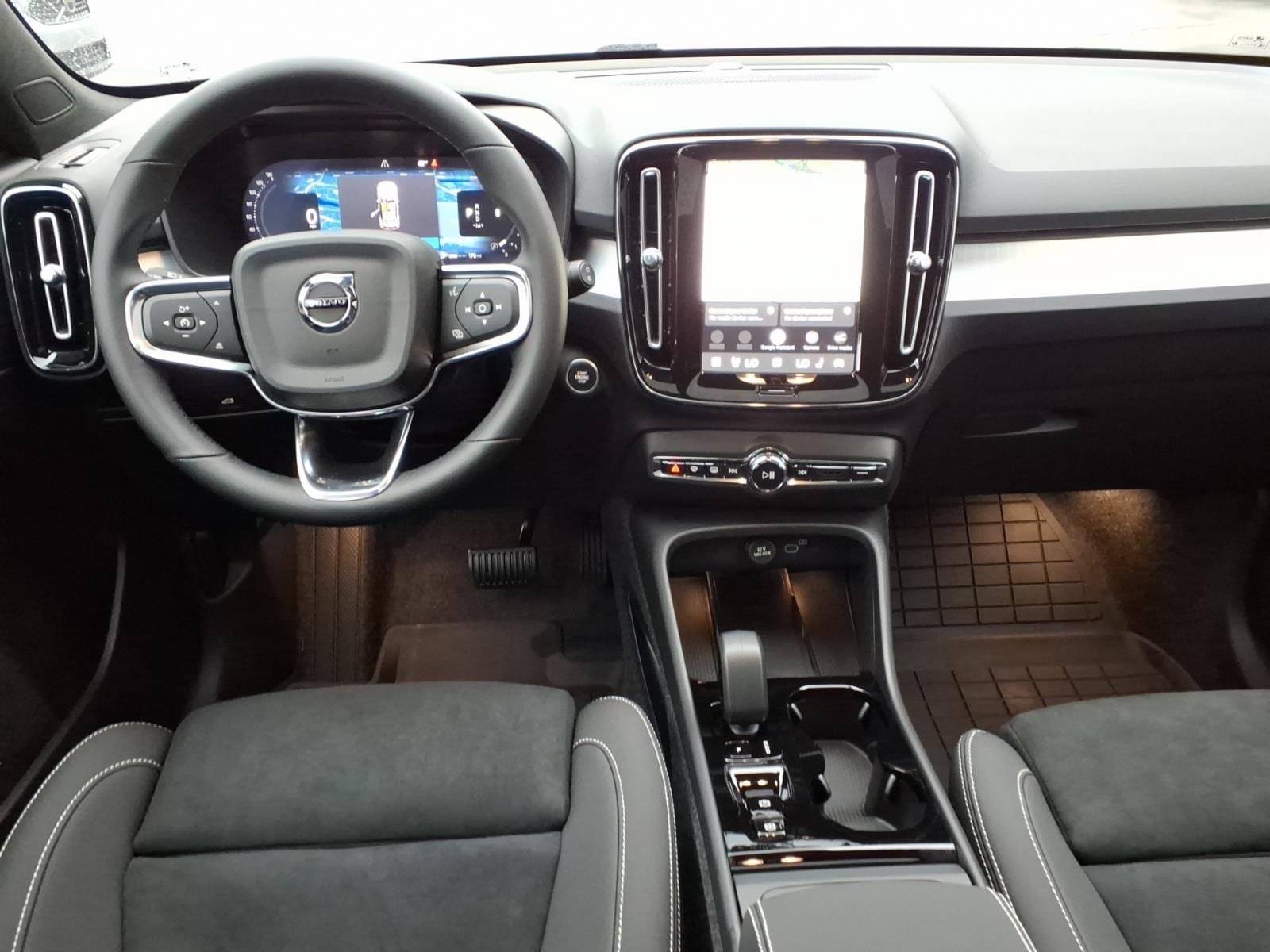 New 2026 Volvo XC40 B5 Ultra w/ Protection Package Premier AWD/4WD image 13
