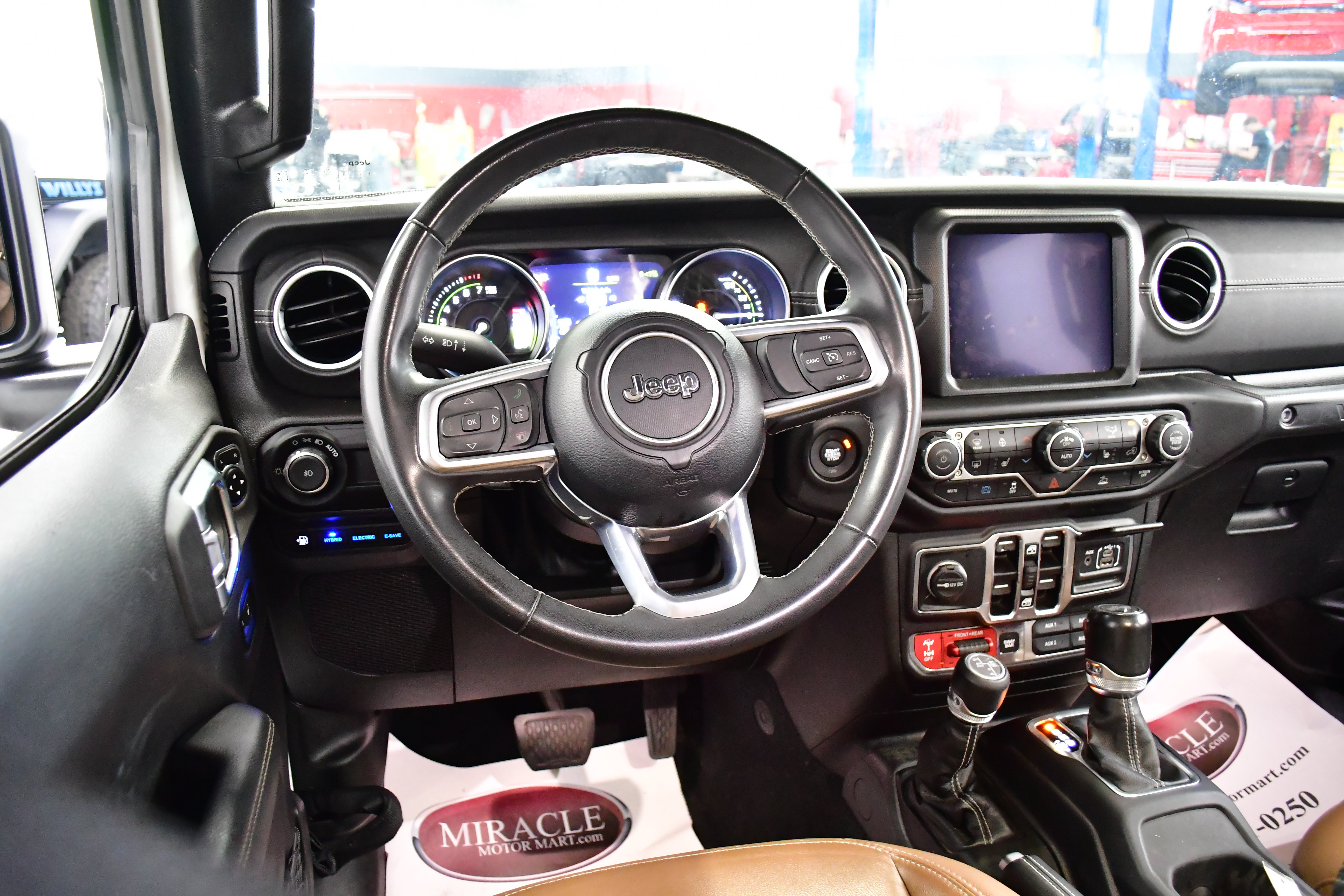 Used 2023 Jeep Wrangler Unlimited Rubicon 4xe w/ Cold Weather Group AWD/4WD image 8
