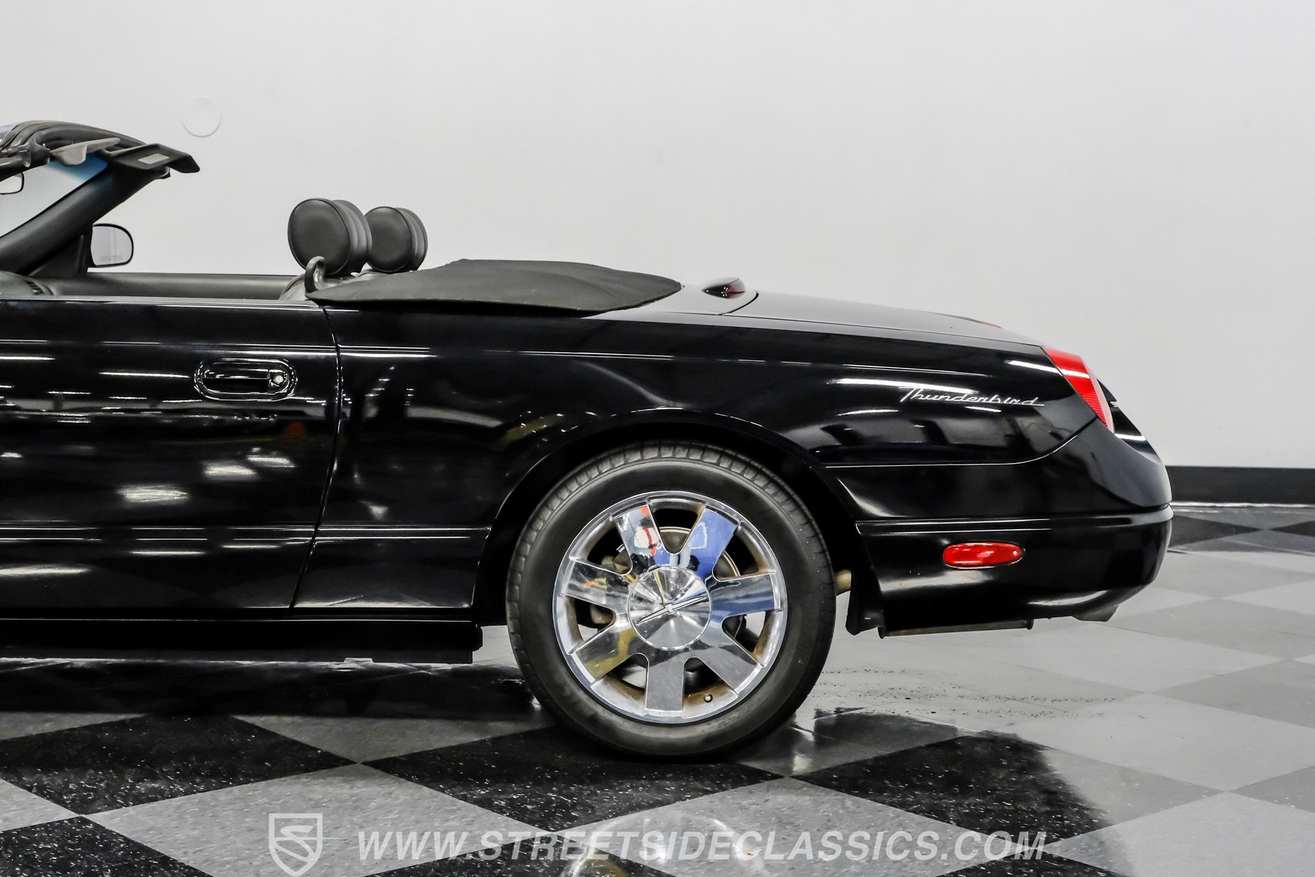 Used 2002 Ford Thunderbird image 28