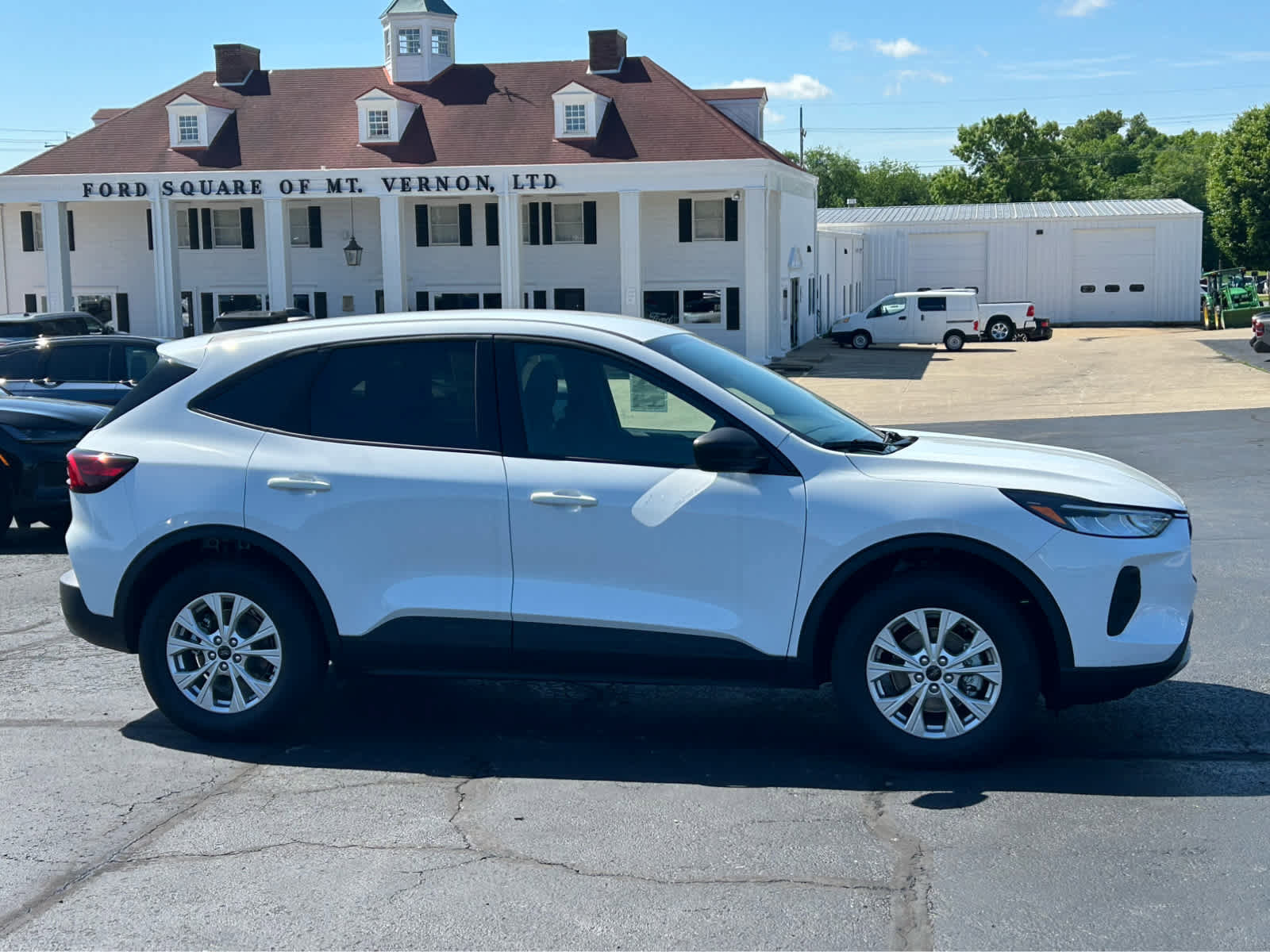 New 2026 Ford Escape Active w/ Tech Pack #1 AWD/4WD image 2