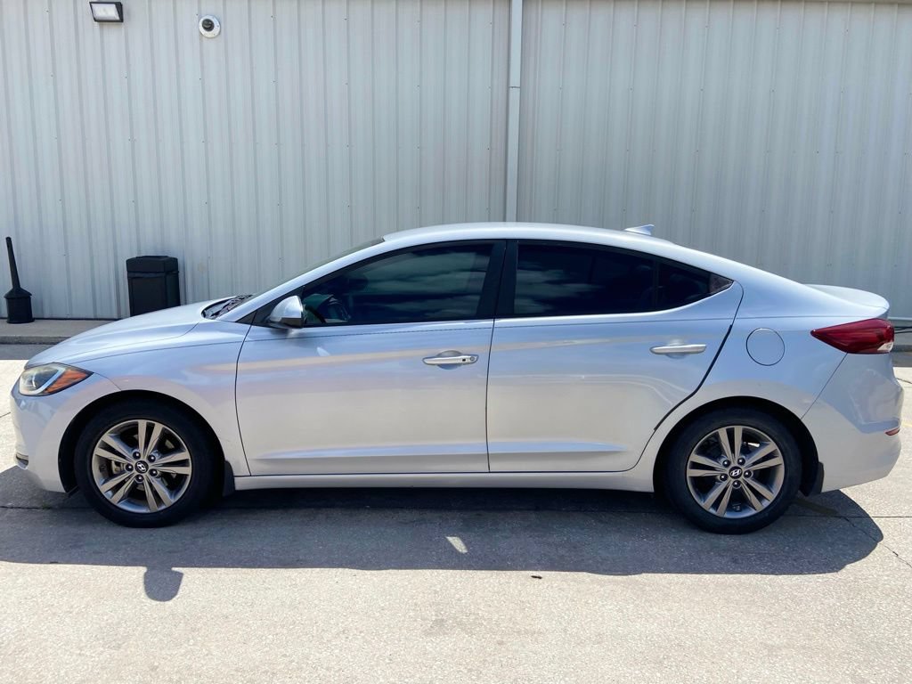 Used 2012 Hyundai Sonata Limited w/ Navigation Pkg FWD image 2