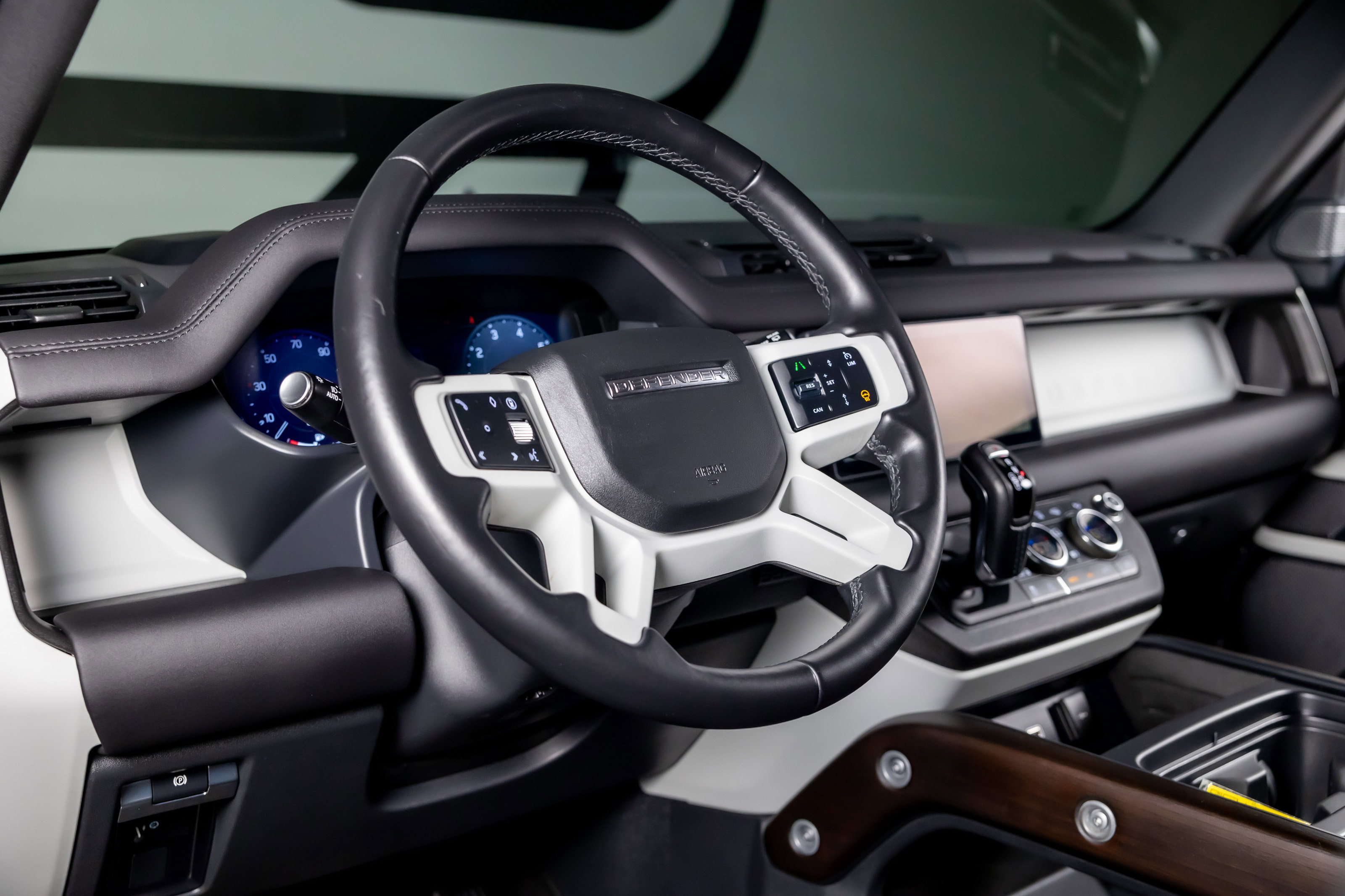 Used 2024 Land Rover Defender 110 X-Dynamic SE image 27