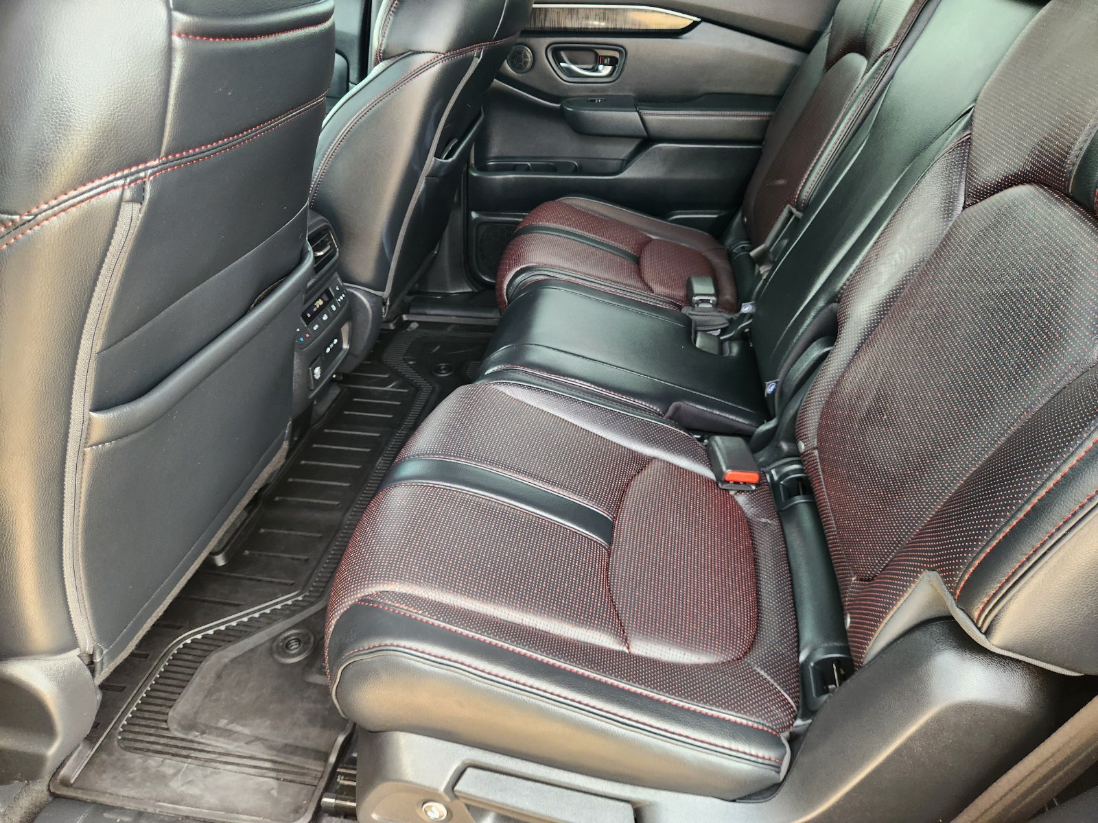 Certified 2025 Honda Pilot Black Edition image 30