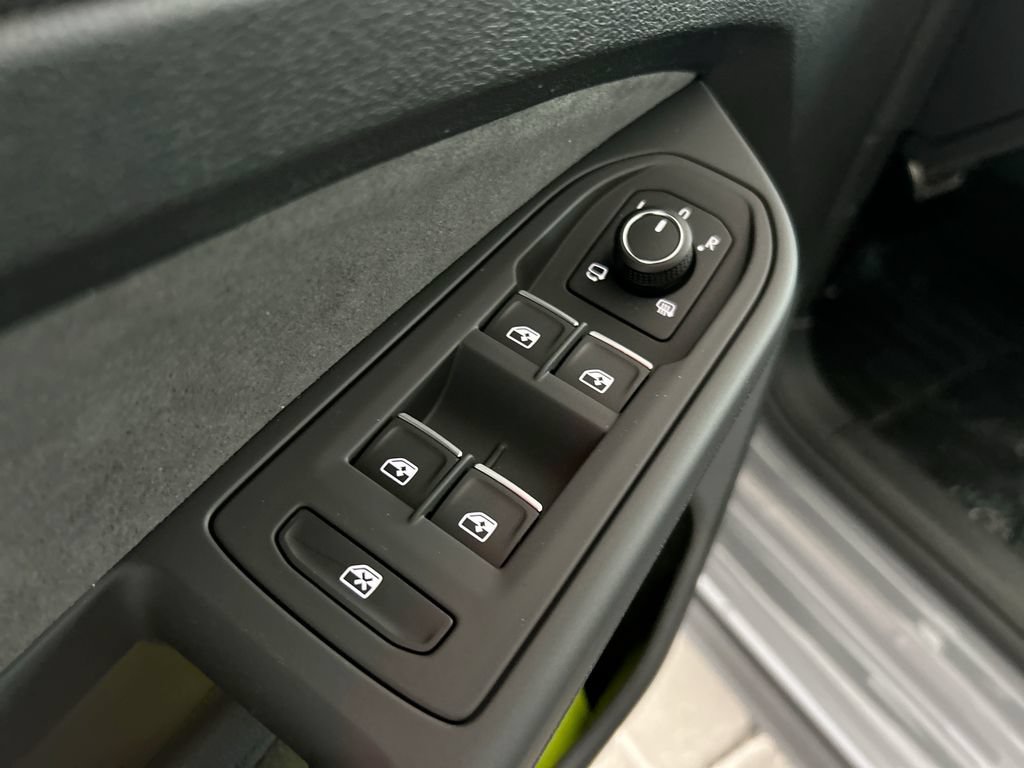 New 2026 Volkswagen GTI SE FWD image 10