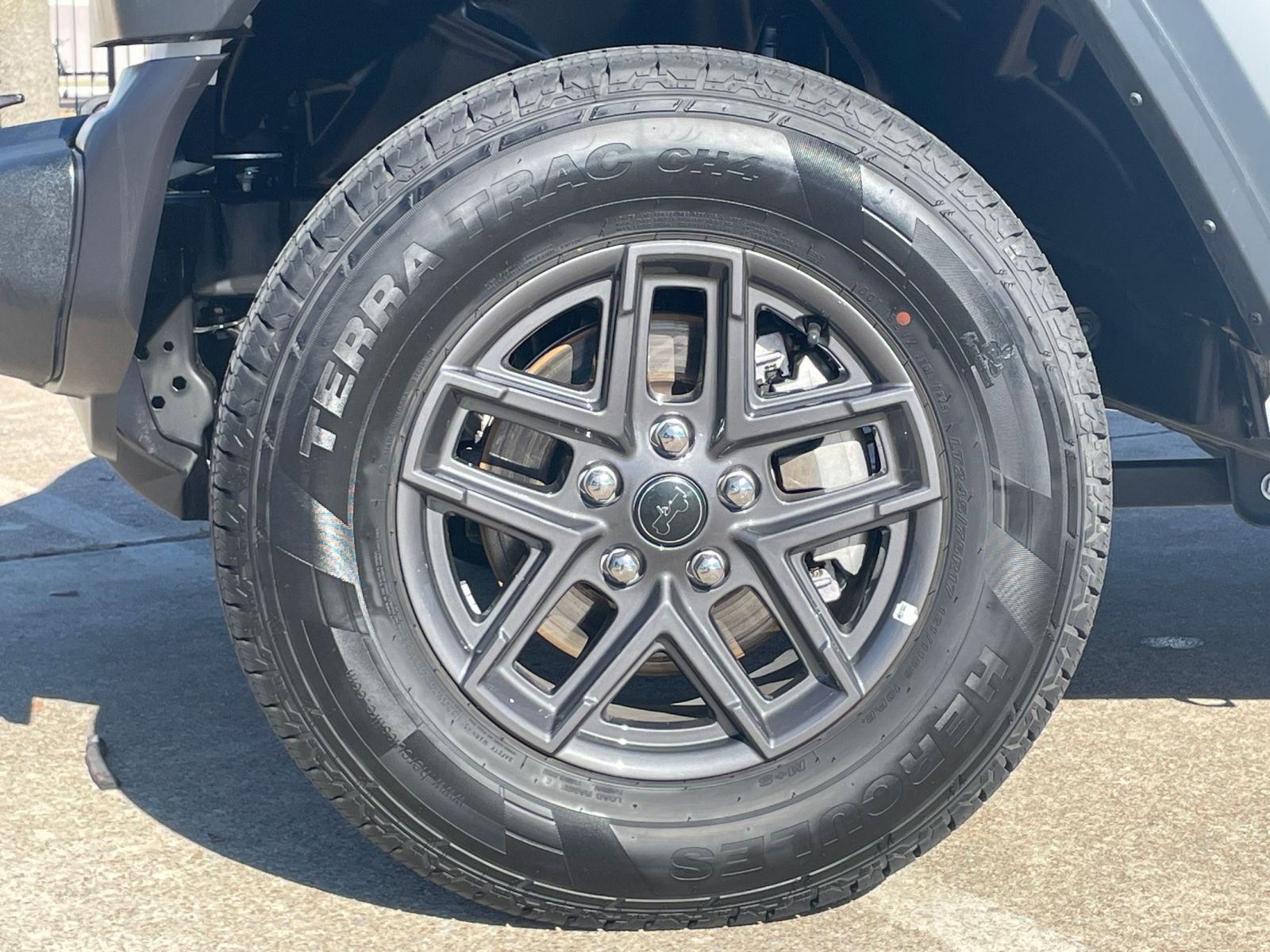 Used 2025 Jeep Wrangler Sport S image 30