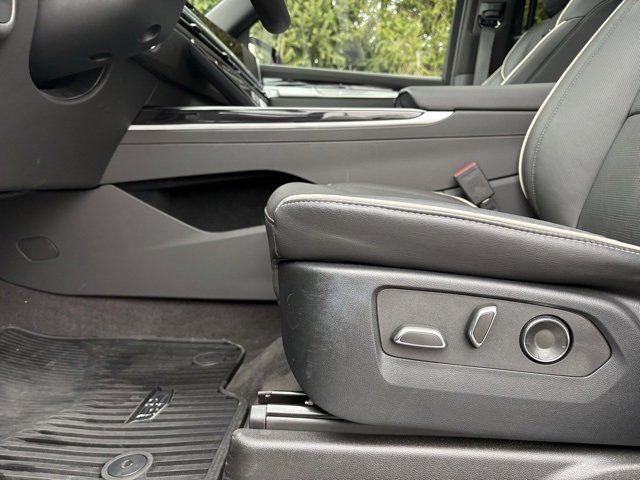 Used 2025 Cadillac Escalade Sport w/ Touring Package image 23