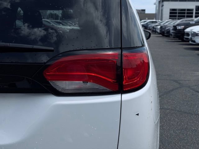Certified 2023 Chrysler Voyager LX FWD image 8