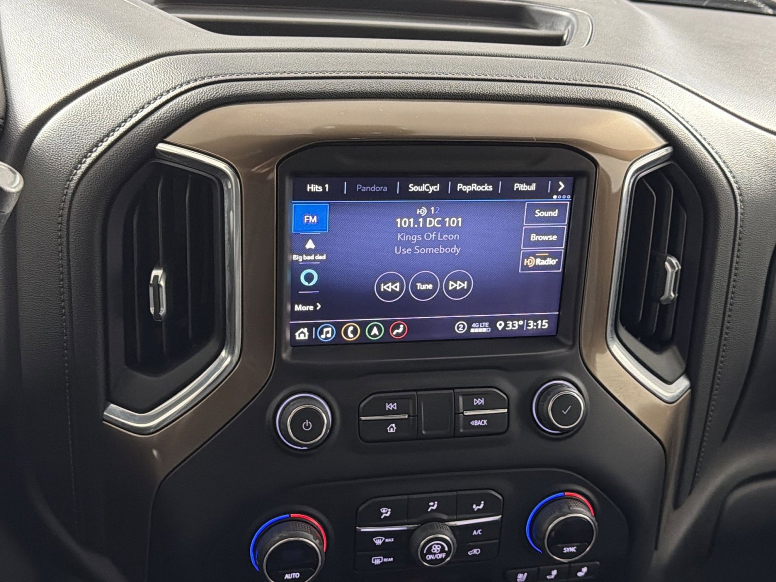 Used 2020 Chevrolet Silverado 1500 High Country w/ Technology Package image 18