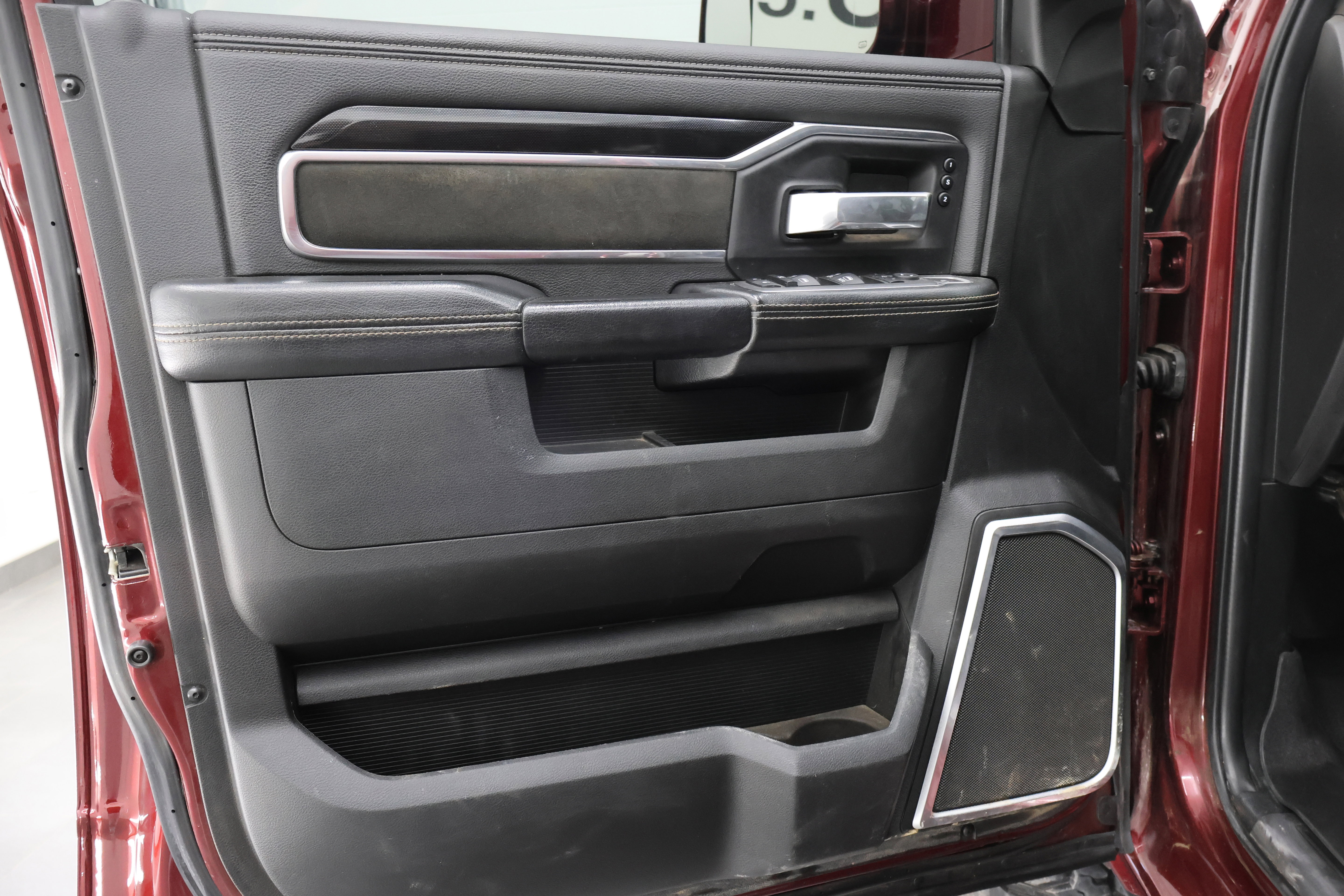 Used 2022 RAM 3500 Laramie image 39