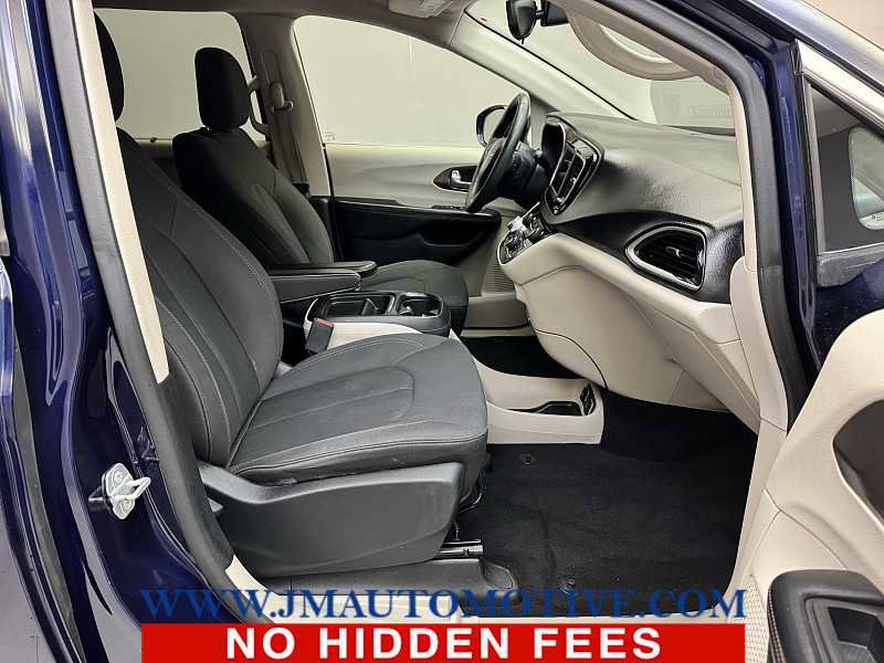 Used 2018 Chrysler Pacifica Touring Plus FWD image 22