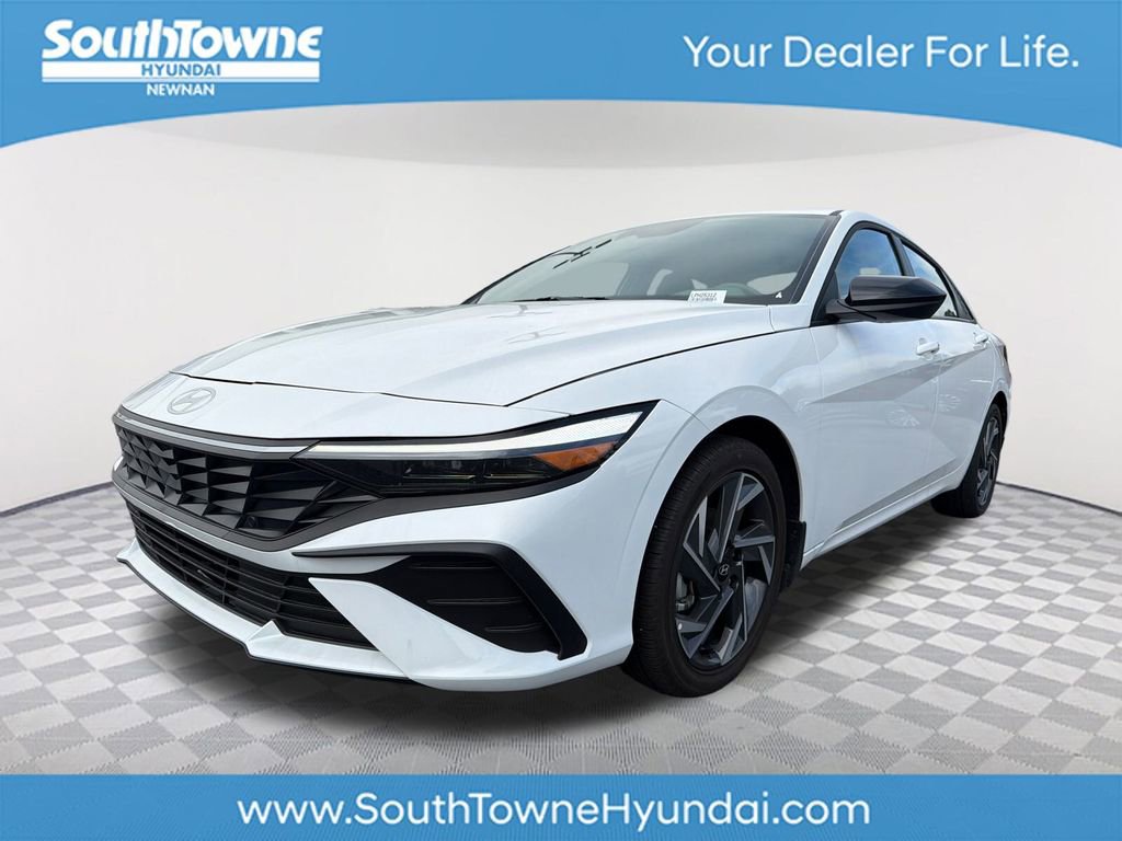 Used 2025 Hyundai Elantra SEL image 1