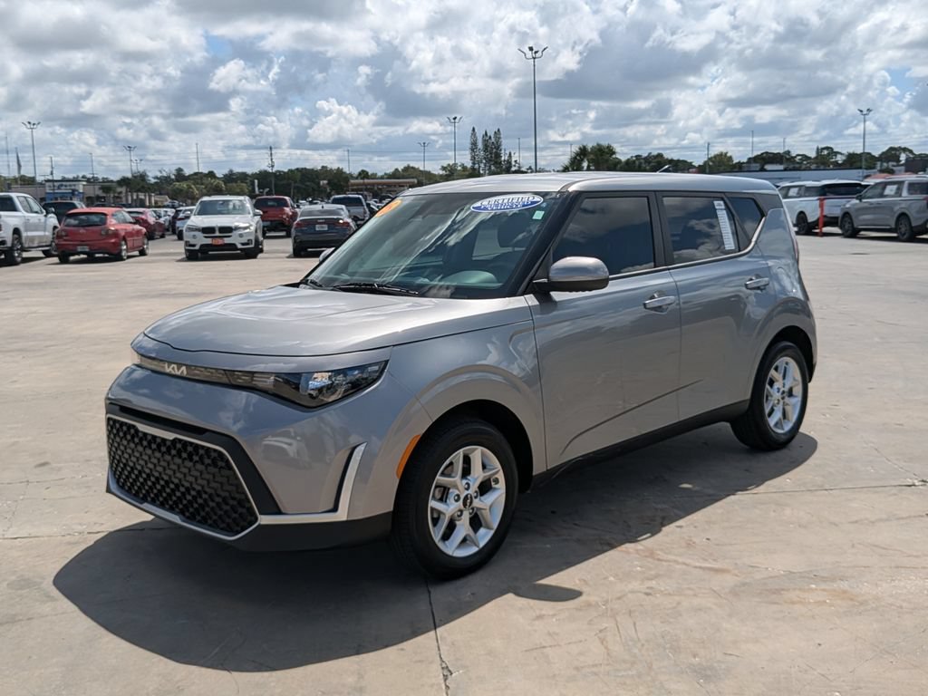 Certified 2025 Kia Soul LX w/ LX Technology Package FWD image 4