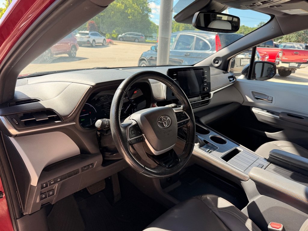 Used 2022 Toyota Sienna XSE w/ XSE Plus Package AWD/4WD image 9