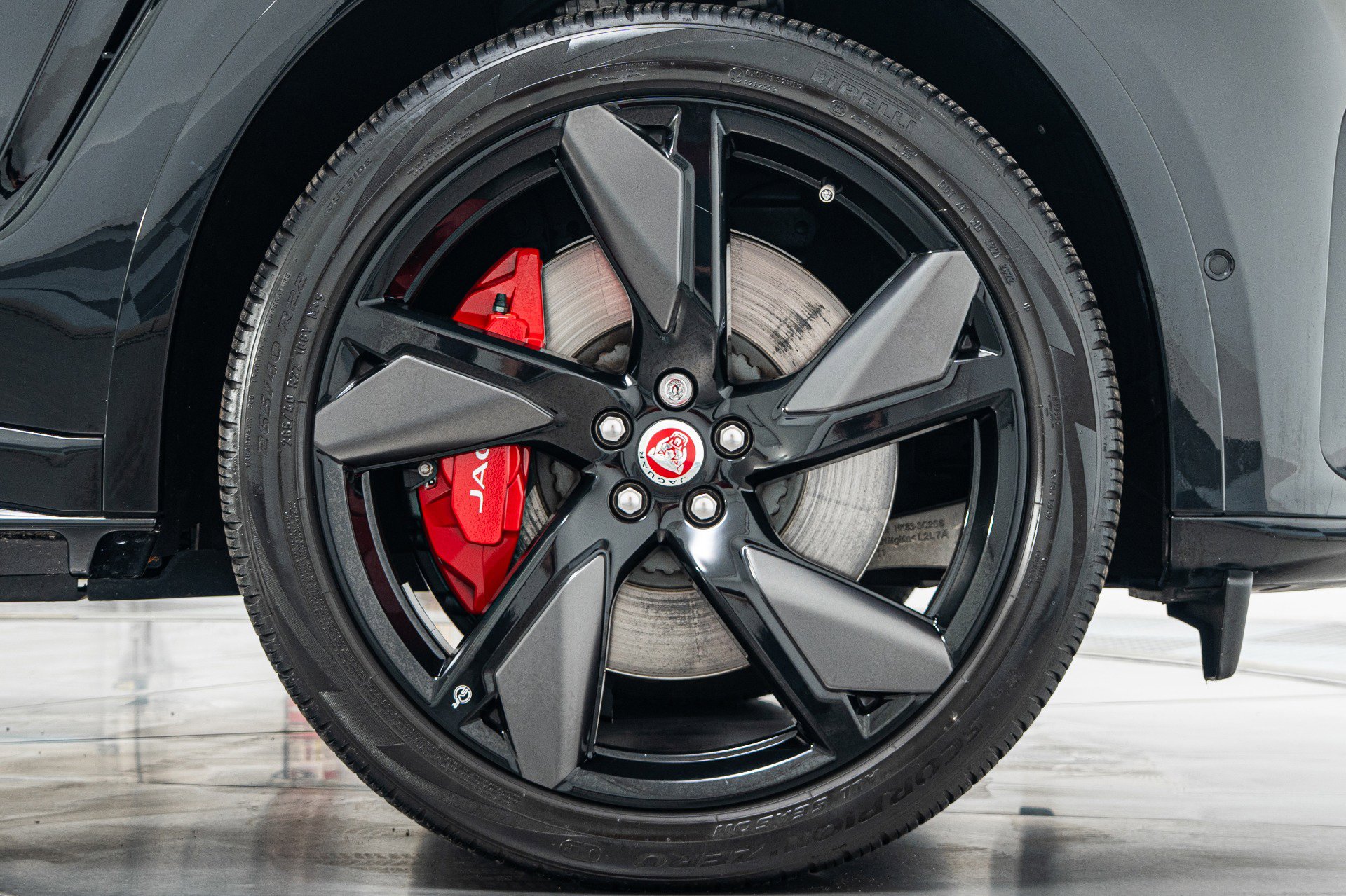 Used 2023 Jaguar F-PACE SVR image 44