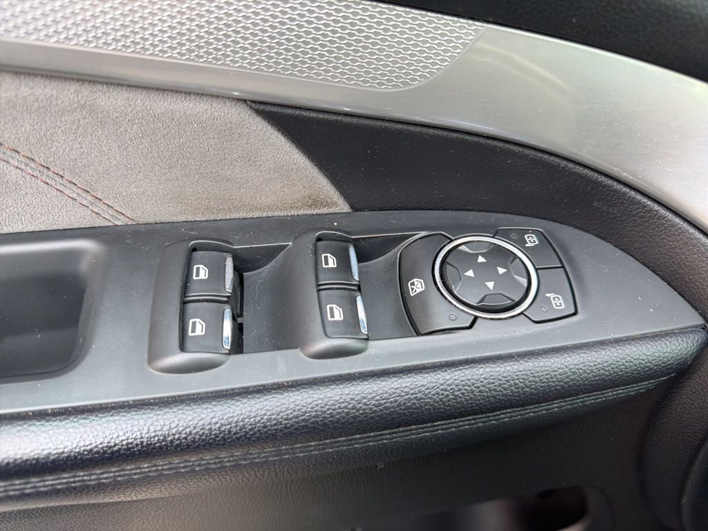 Used 2017 Ford Explorer XLT w/ Equipment Group 202A AWD/4WD image 30