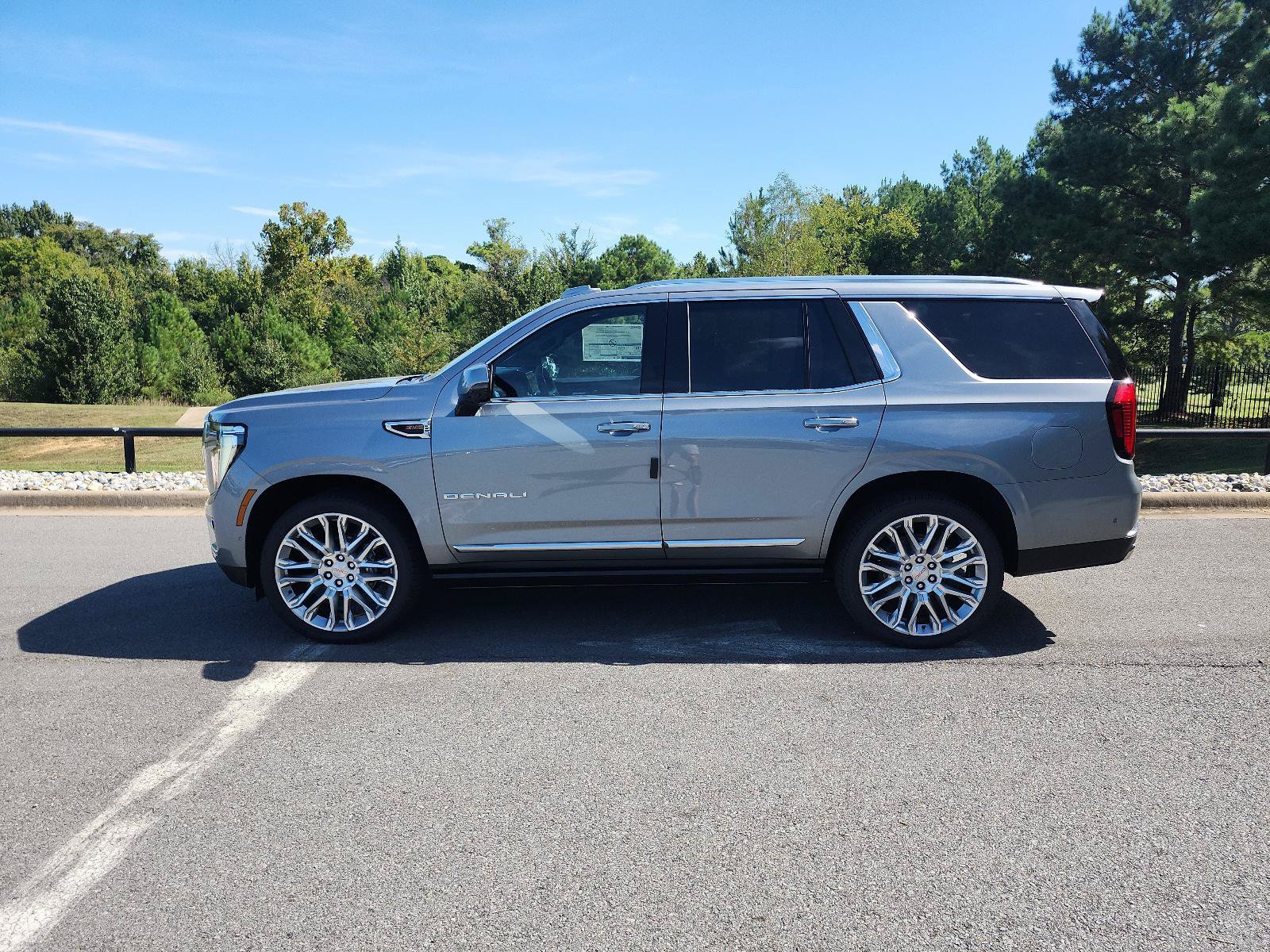 New 2027 GMC Yukon Denali w/ Denali Reserve Package AWD/4WD image 2