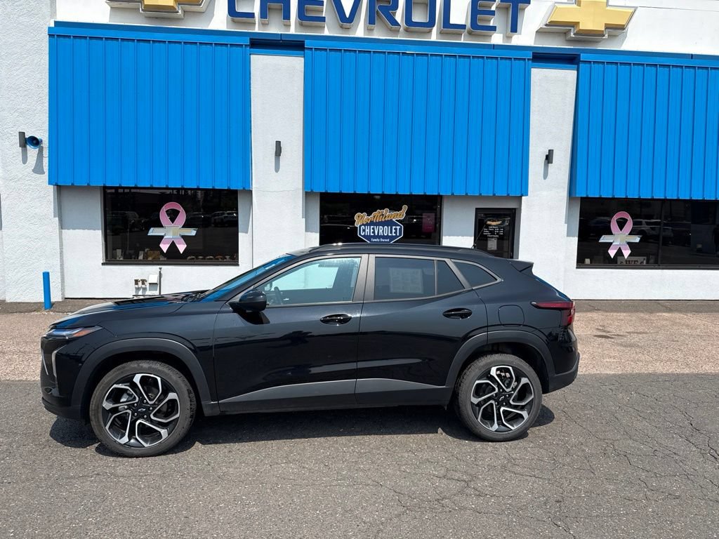 Used 2025 Chevrolet Trax RS FWD image 16