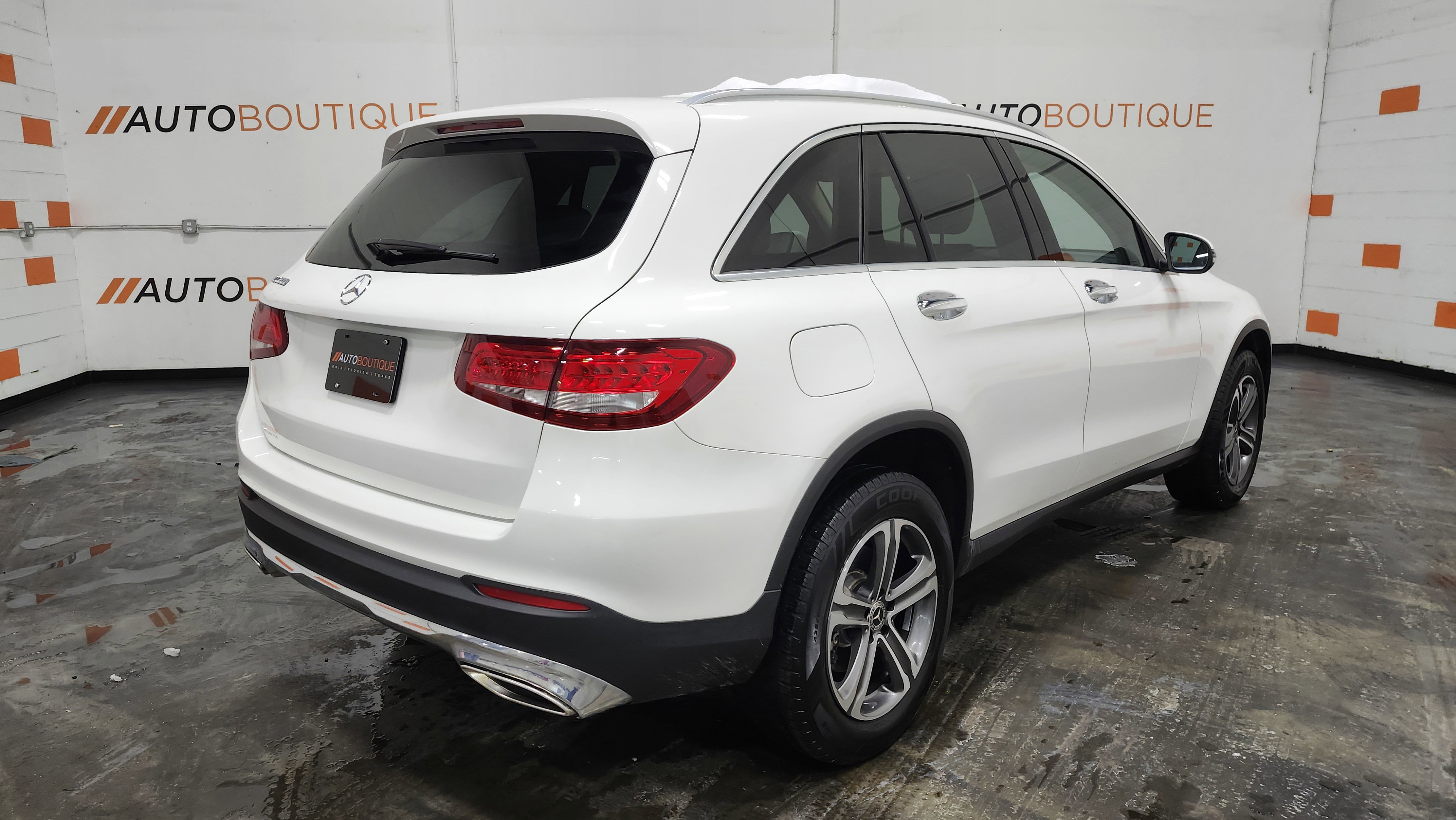 Used 2019 Mercedes-Benz GLC 300 w/ Premium Package image 17