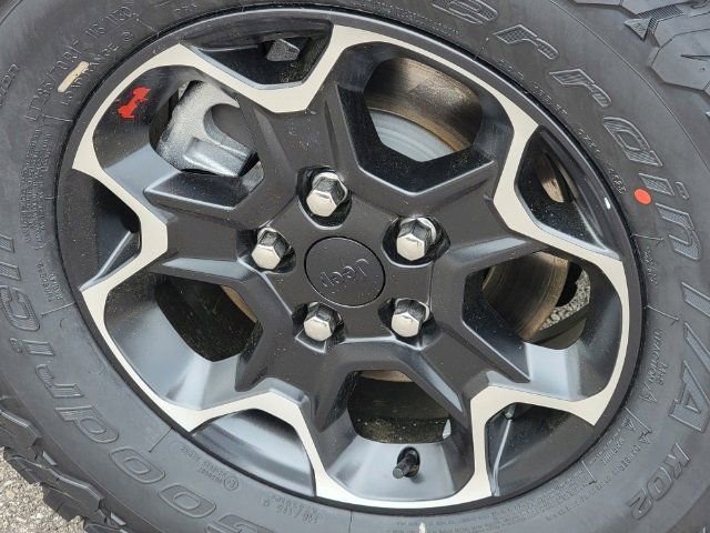 Used 2023 Jeep Wrangler Unlimited Rubicon w/ Dual Top Group image 11