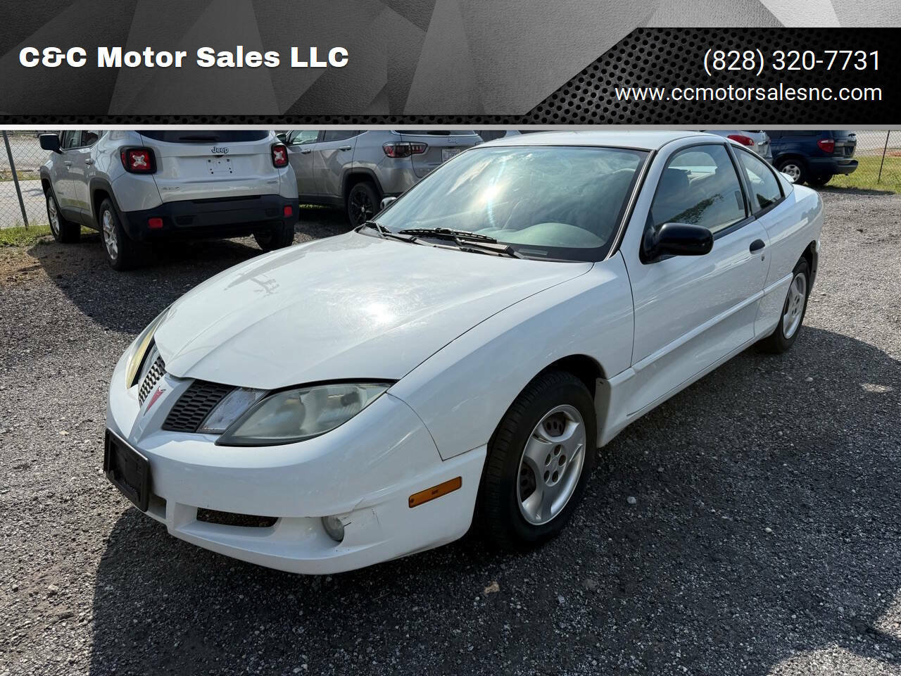 Used 2004 Pontiac Sunfire Coupe w/ 1SB Preferred Equipment Group FWD image 1