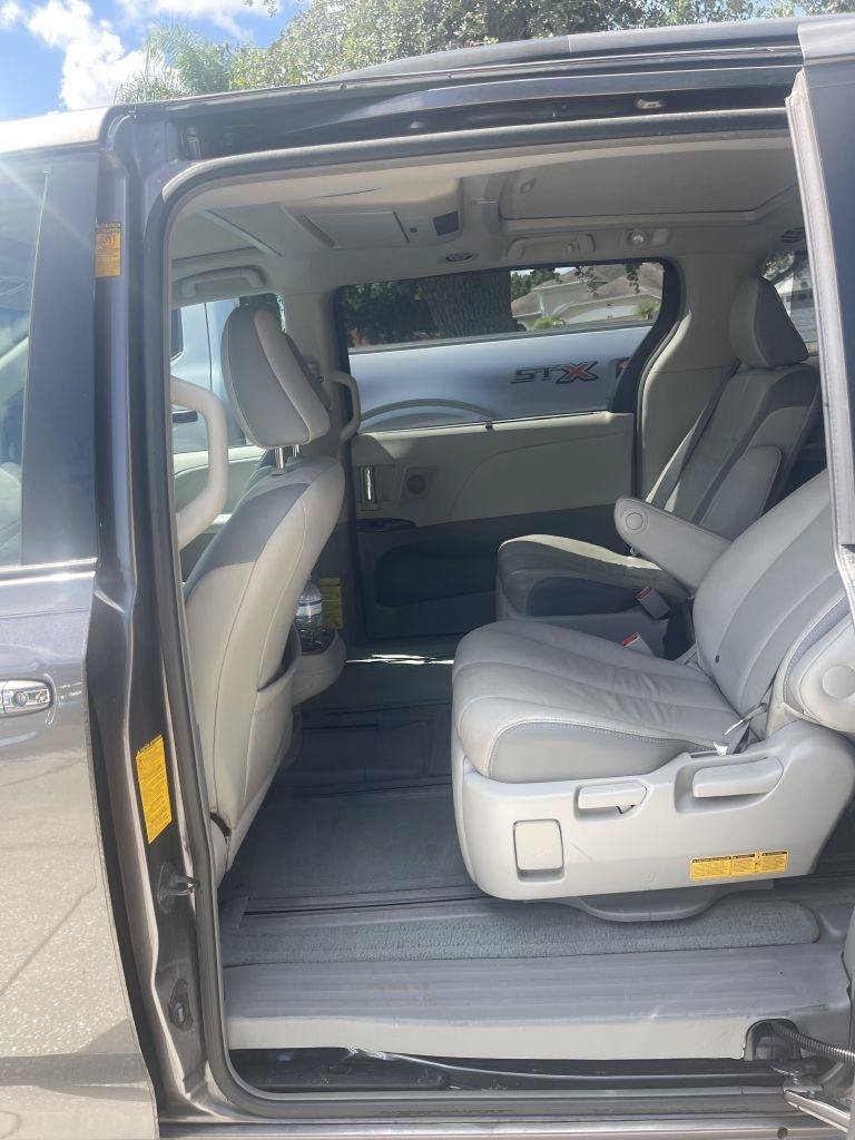Used 2014 Toyota Sienna Limited w/ Limited Premium Package FWD image 24