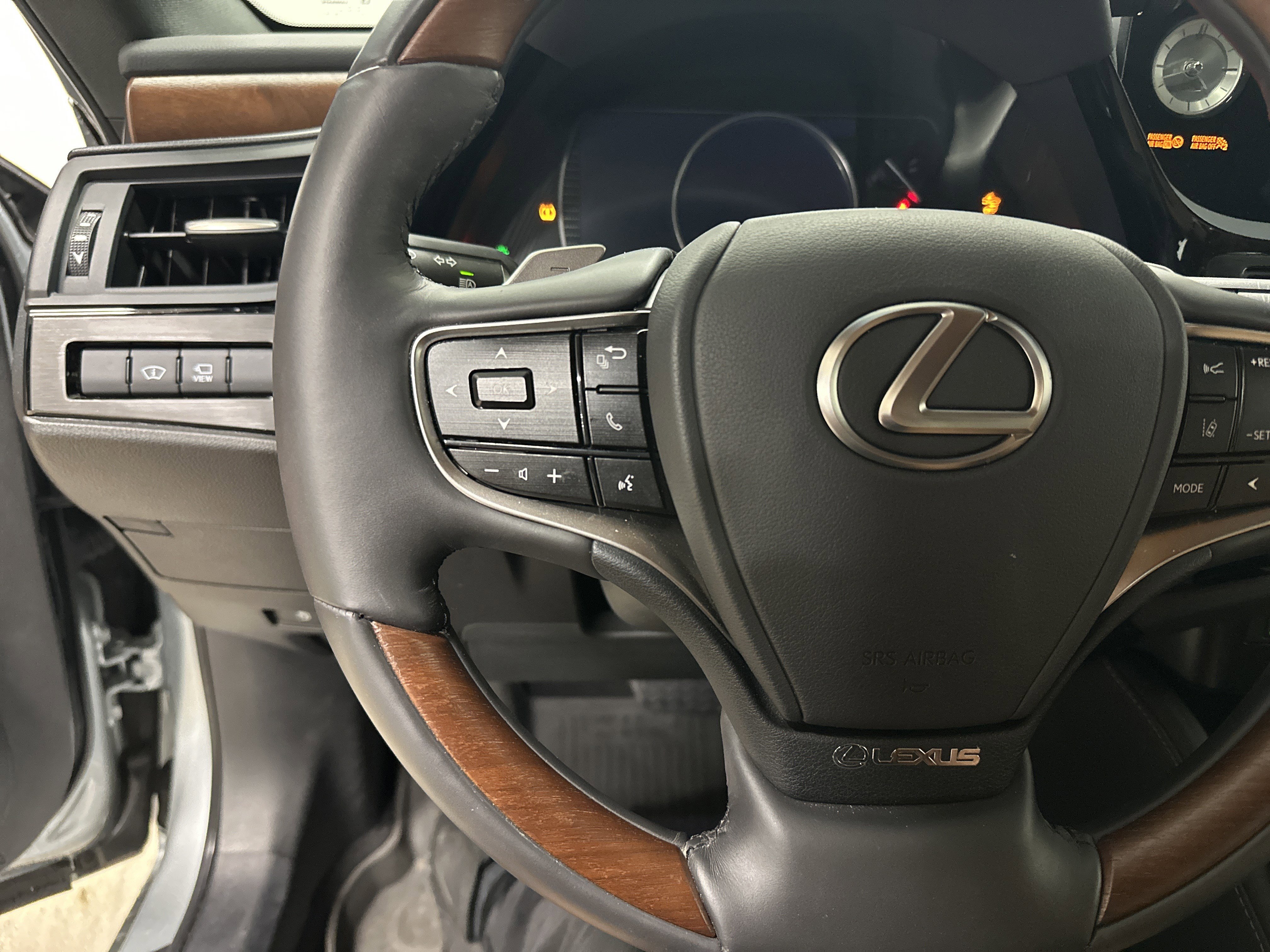 Used 2024 Lexus ES 350 Ultra Luxury w/ Accessory Package (Z2) FWD image 19