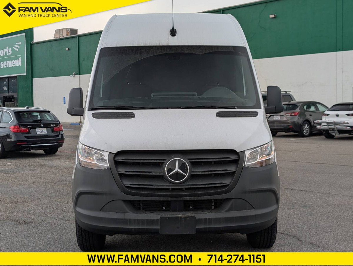 Used 2024 Mercedes-Benz eSprinter 170 Cargo image 3
