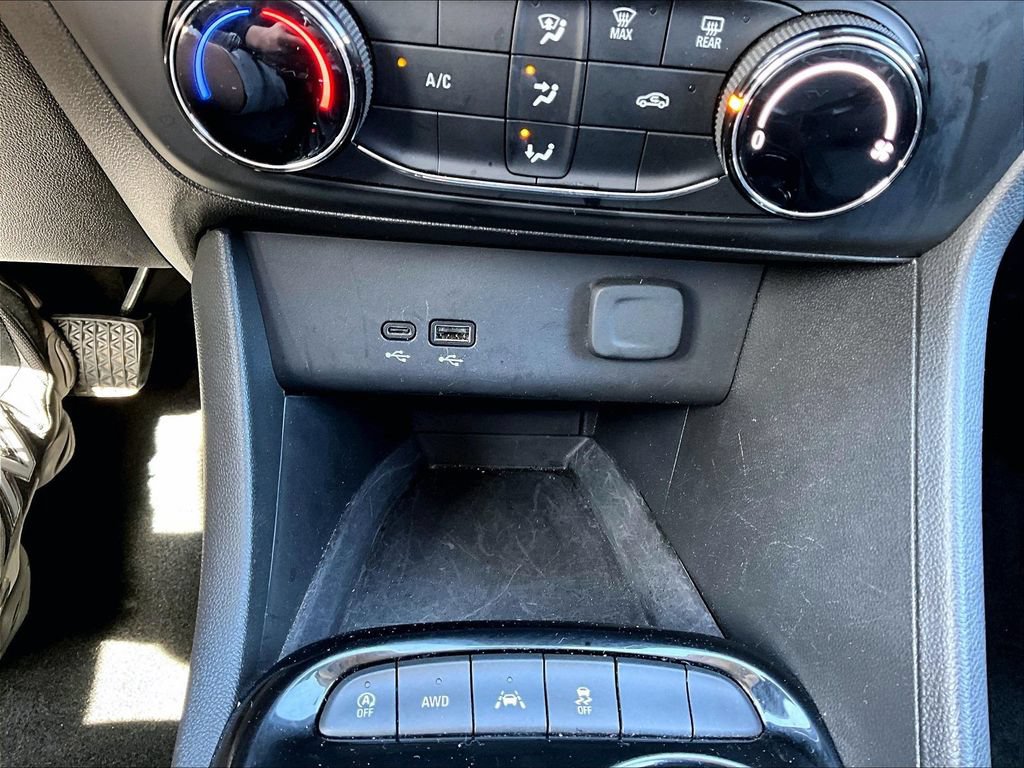 Used 2025 Buick Encore GX Preferred AWD/4WD image 21