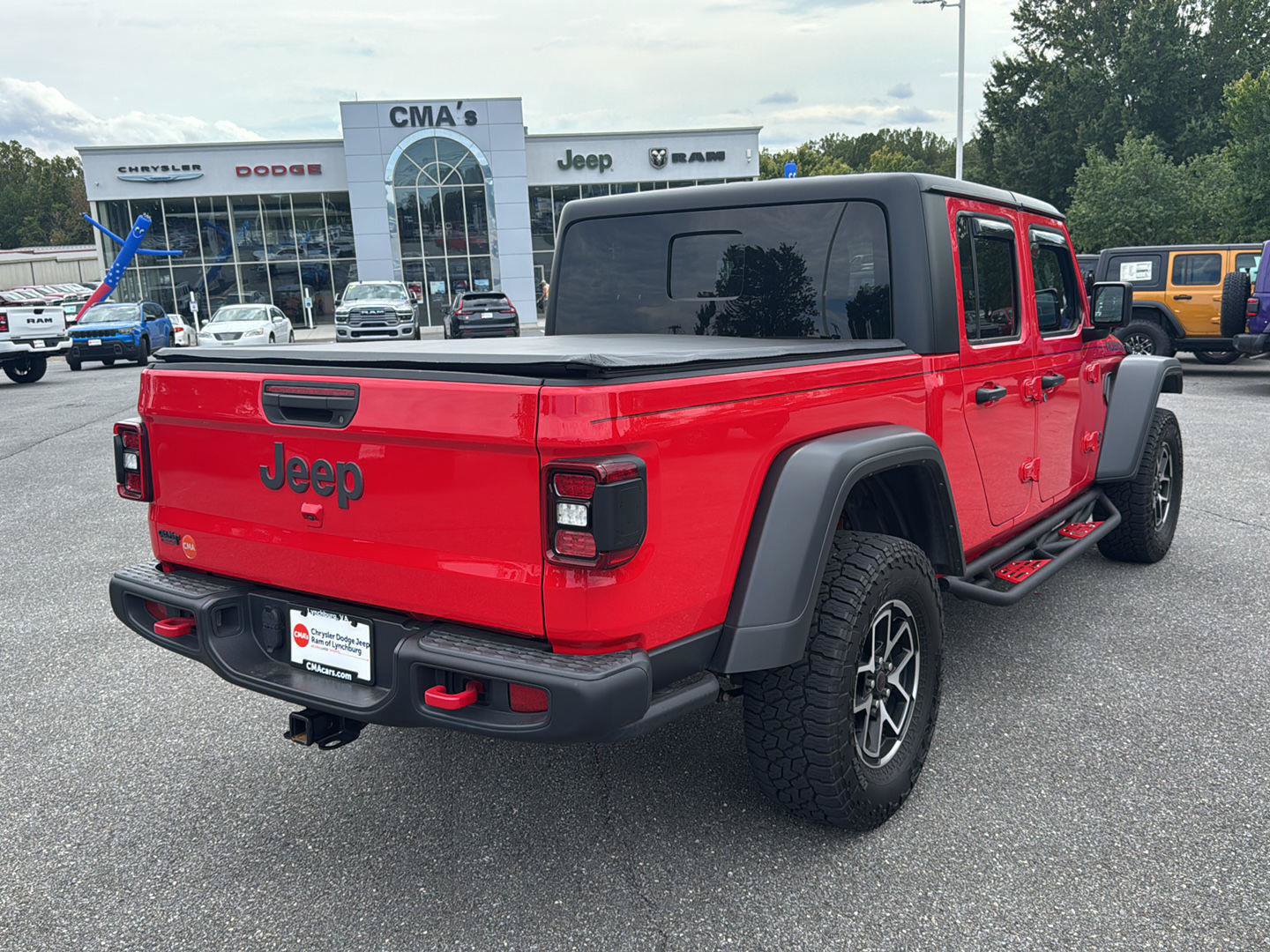 Used 2024 Jeep Gladiator Rubicon w/ Convenience Group AWD/4WD image 7