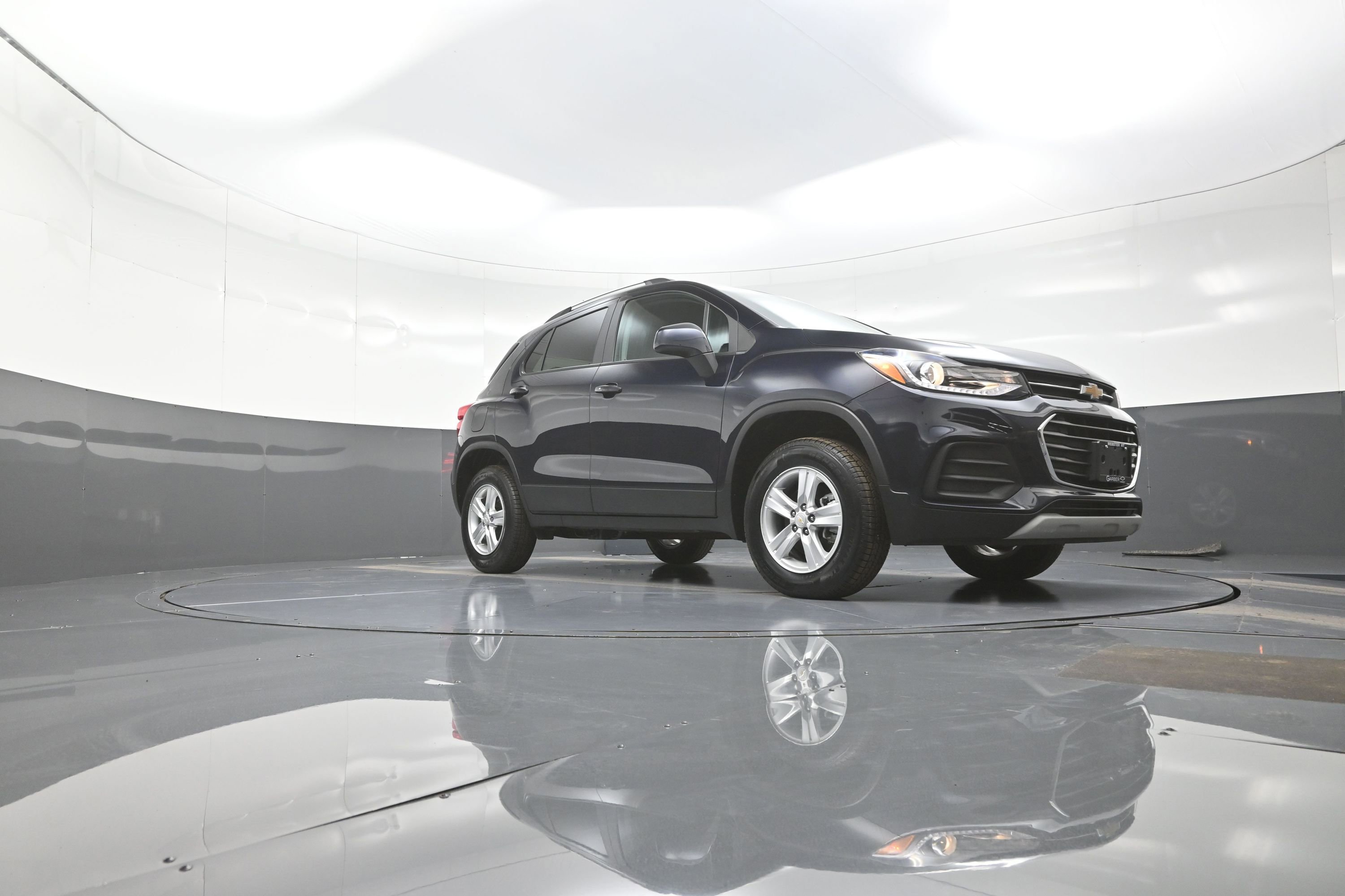 Used 2022 Chevrolet Trax LT w/ LT Convenience Package image 9
