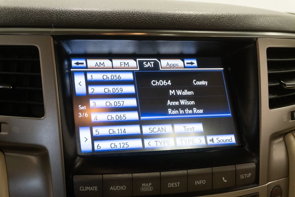 Used 2015 Lexus LX 570 4WD w/ Luxury Package image 20