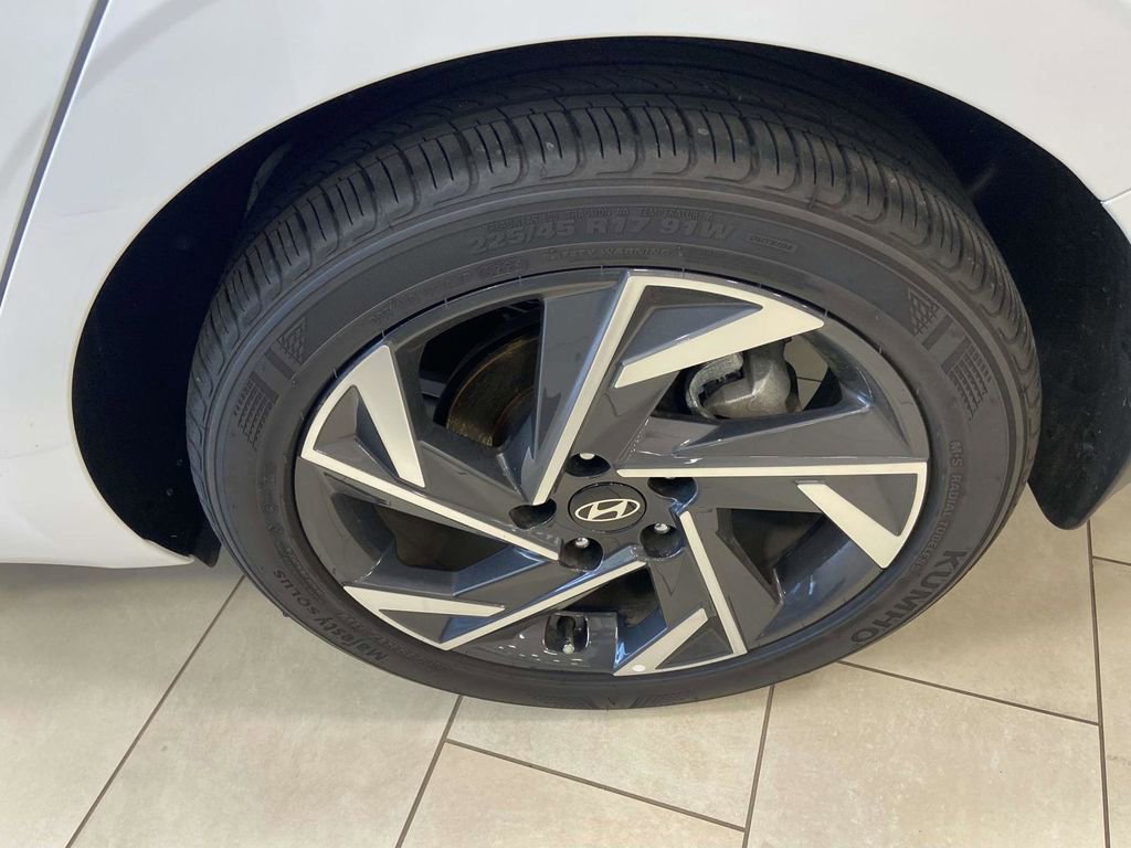 Certified 2025 Hyundai Elantra Sport image 7