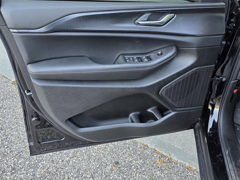 New 2025 Jeep Grand Cherokee L Altitude image 32