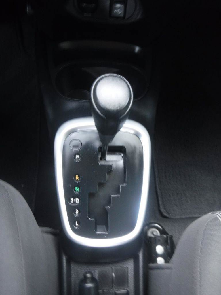Used 2015 Toyota Yaris L FWD image 37