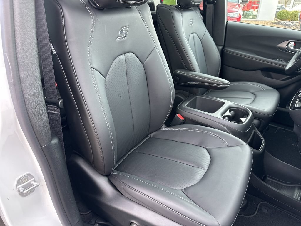 New 2026 Chrysler Pacifica Select AWD/4WD image 60