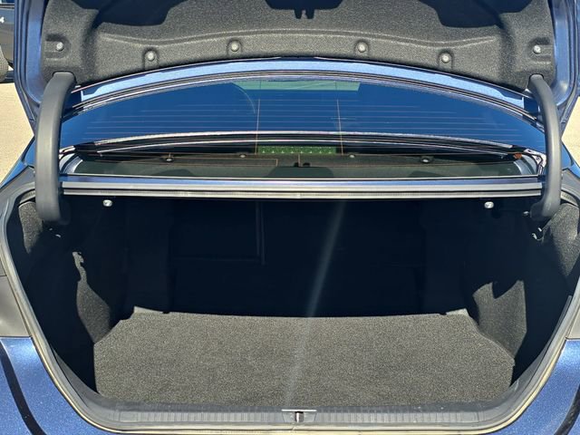 Used 2019 Toyota Avalon Limited image 12