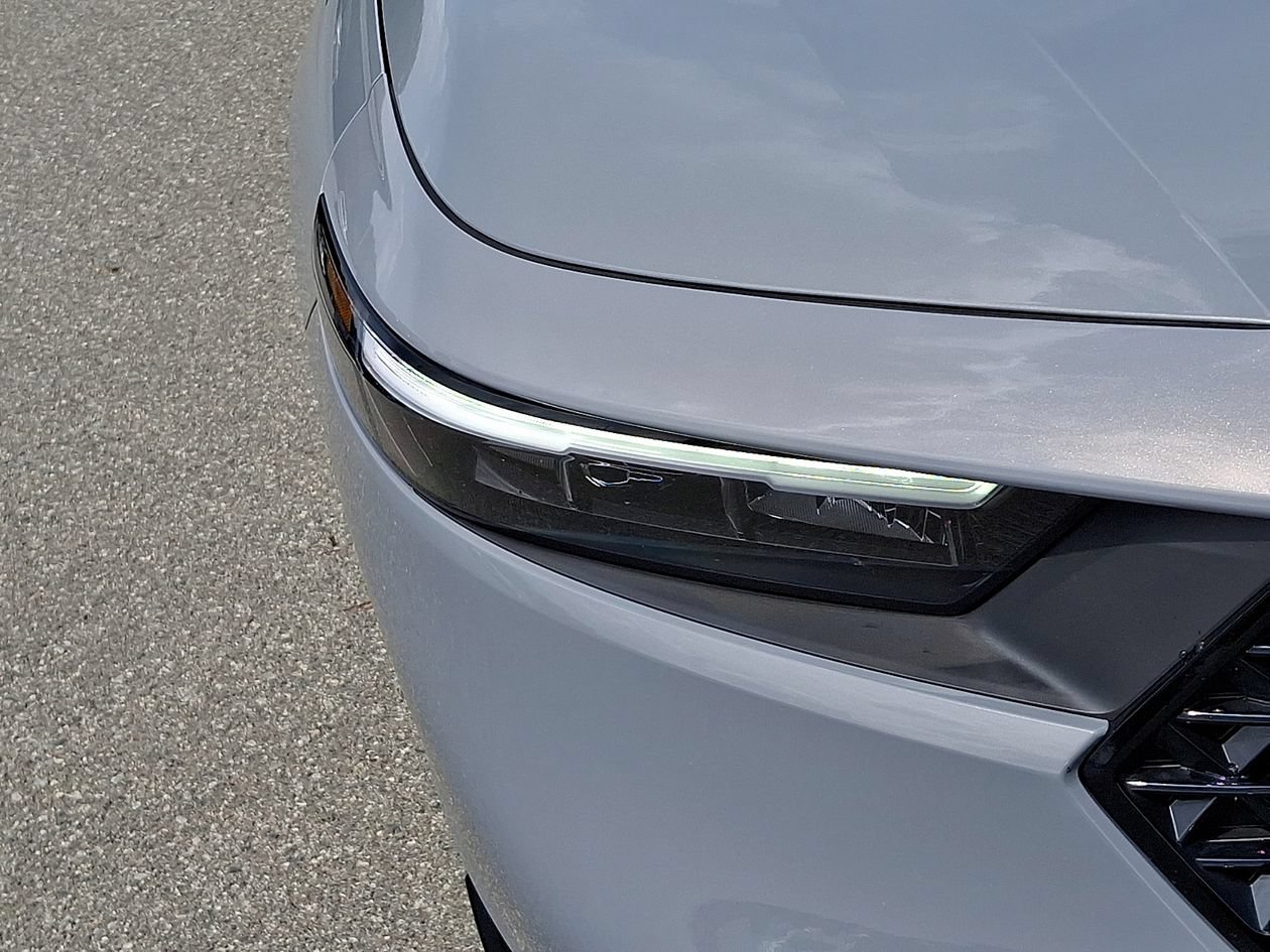 Used 2025 Honda Accord SE image 9