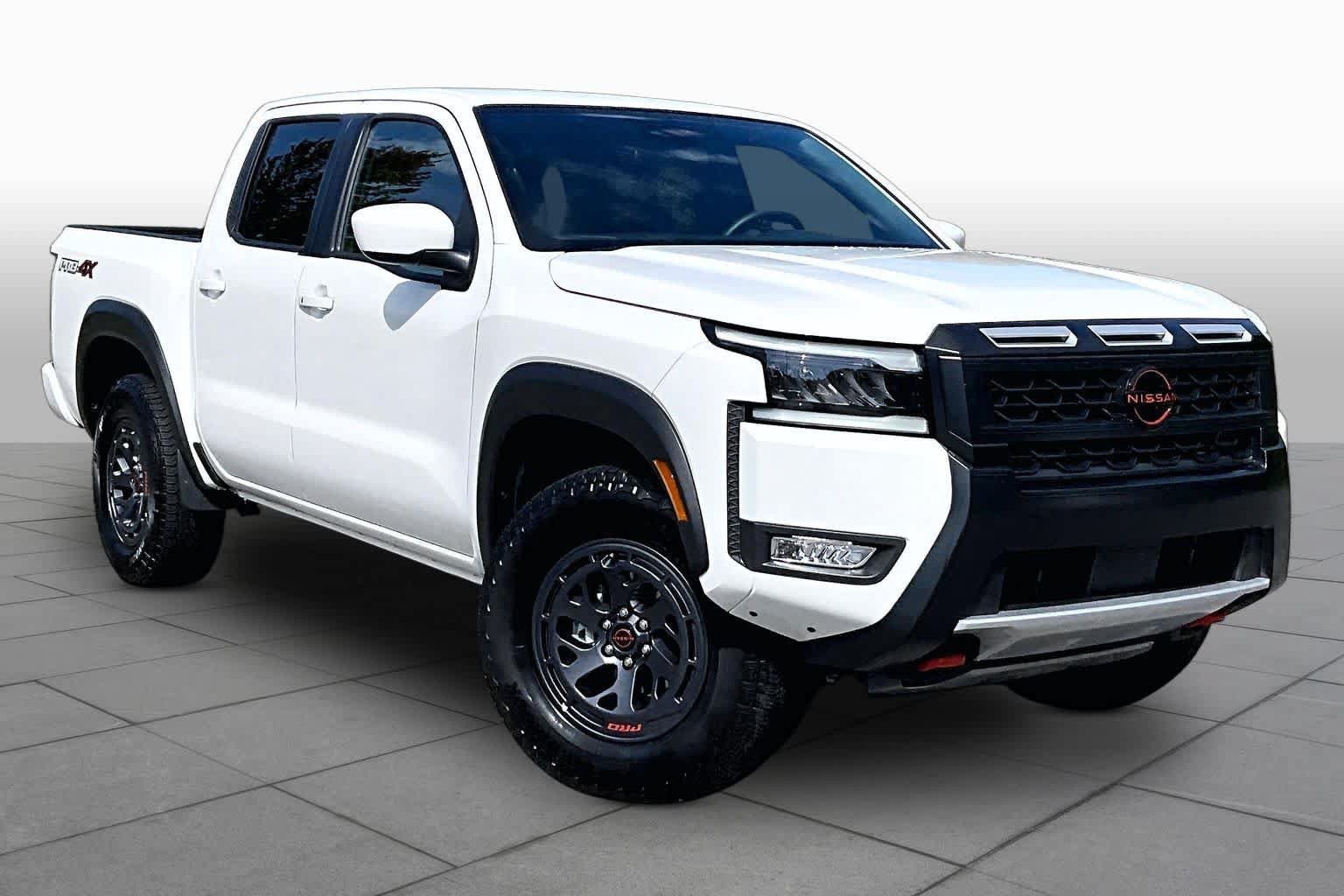 Used 2026 Nissan Frontier PRO-4X AWD/4WD image 3